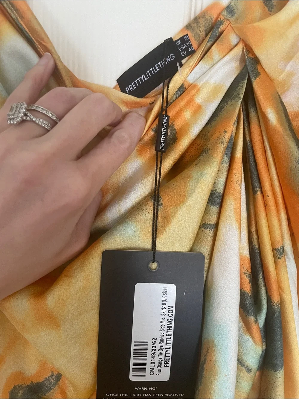 🧡 PrettyLittleThing Plus Size Orange Tie-Dye Ruched Side Midi Skirt 🧡 - Picture 4 of 8